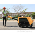 Caminhada hidrostática atrás do rolo compactador vibratório